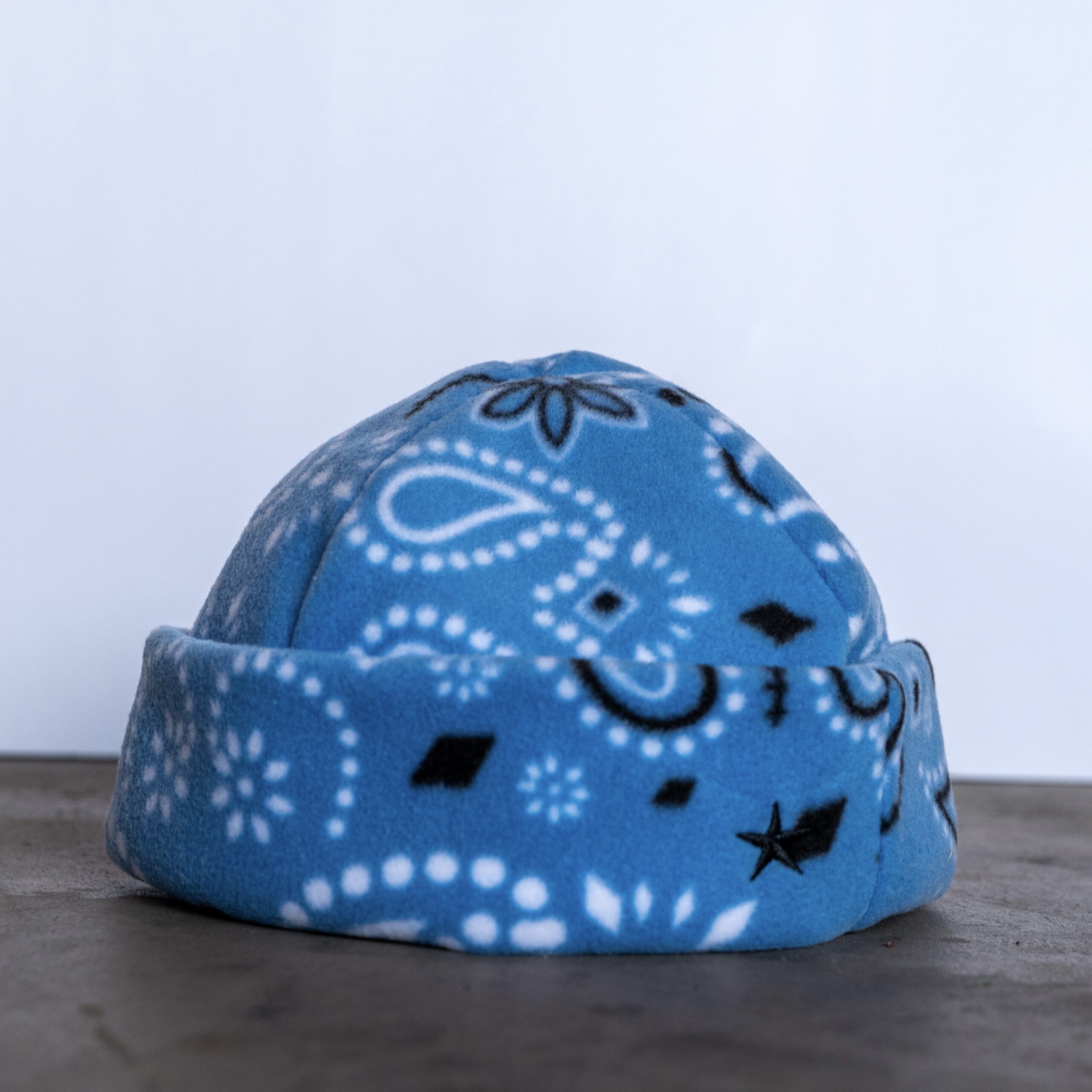 Bandana Reversible Fleece Beanie (Black)